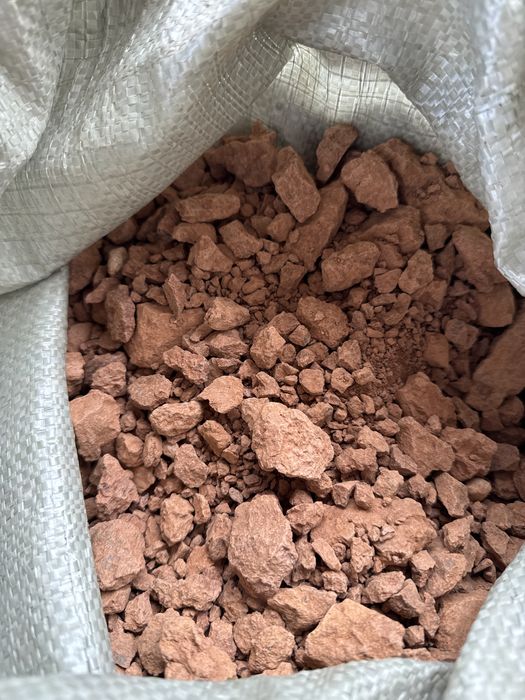 Красная глина в мешках
