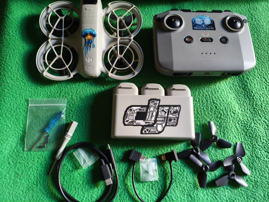 Квадрокоптер DJI neo.