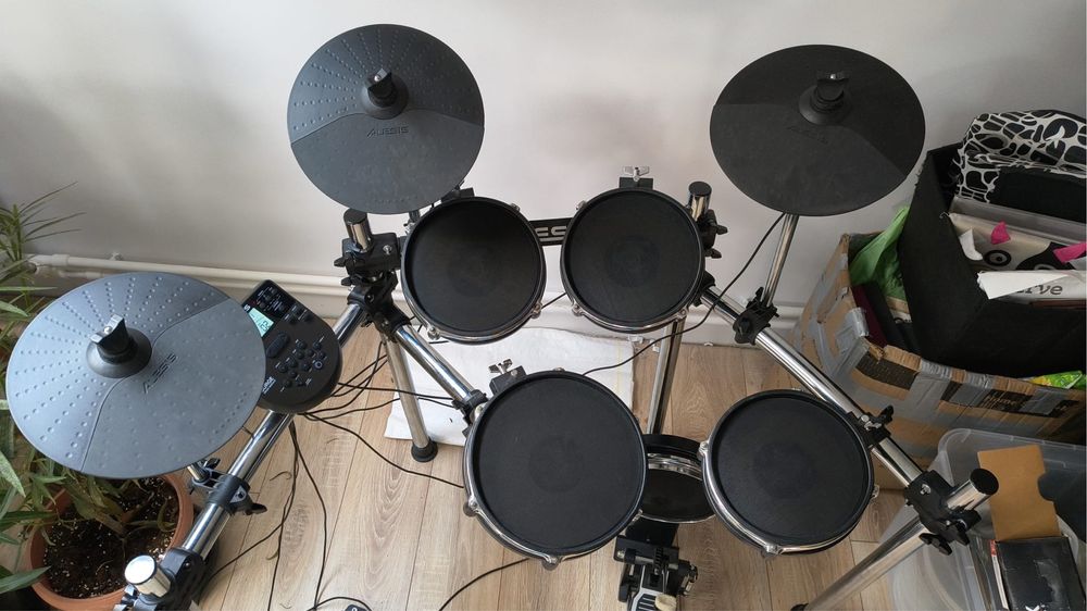 Tobe Alesis Surge (Electronice)