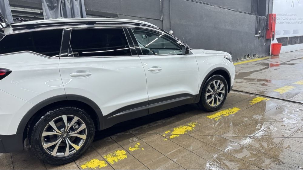 Chery Tiggo 7 pro premium oq qora tomlisi juda noyab uchraydigani