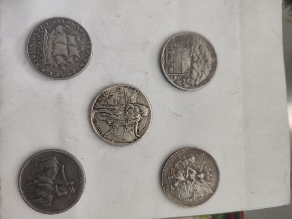 Часы значки гири инструменты