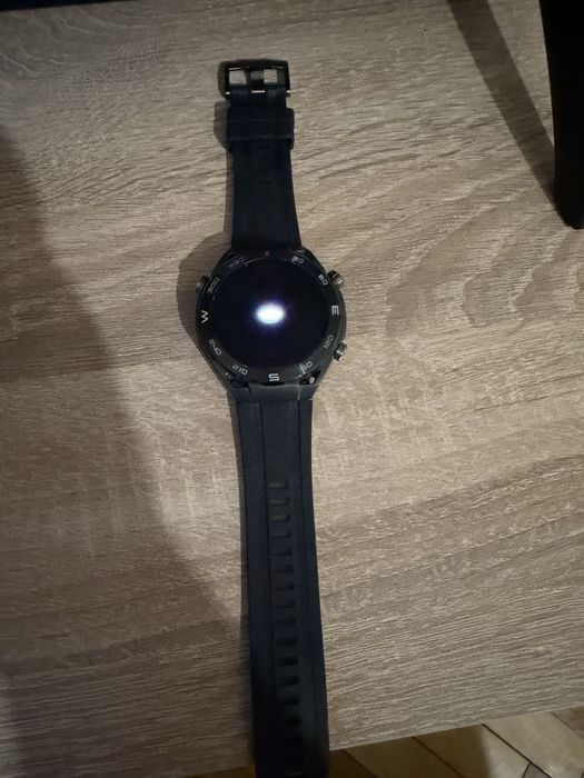 часовник huawei ultimate