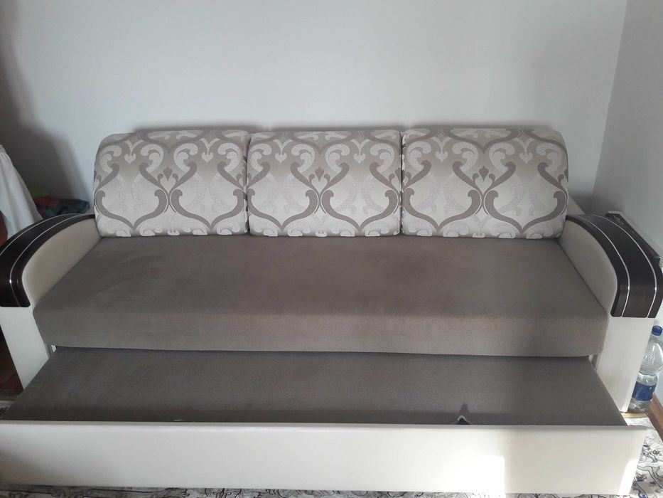Срочно продаётся диван