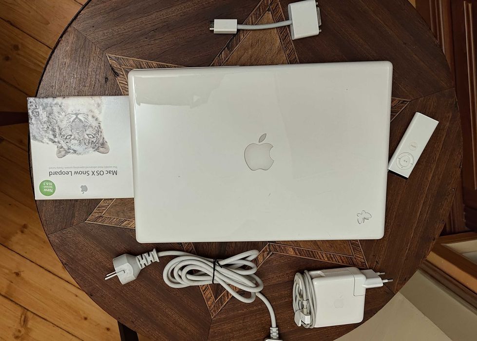 MacBook A1181 Late 2007 | Пълен Комплект с Оригинални Дискове и Дистанционно