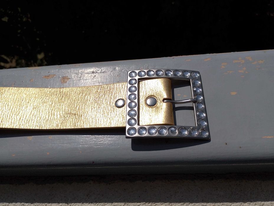 Златист колан от естествена кожа, с блясък, 9 лв