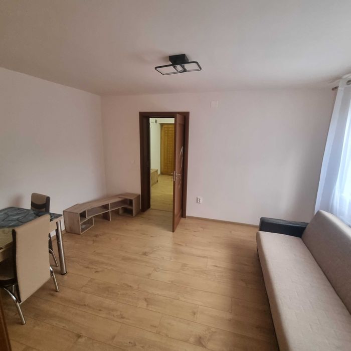 DE inchiriat apartament  3 camere   recent renovat