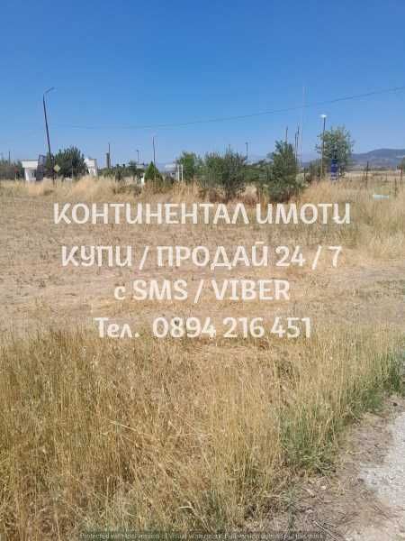 код 62917. Ъглов поземлен имот 650м2 с 25м лице на асфалтов път