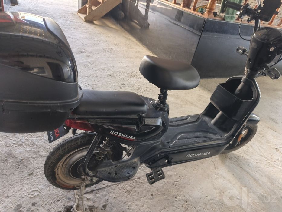 Sukuter elektronik bir zaryad bilan 60 km