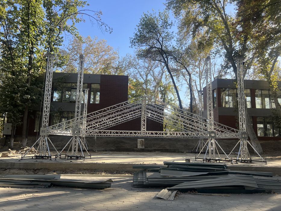 Podium ishlab chiqaramiz. Sotamiz va ijaraga beramiz