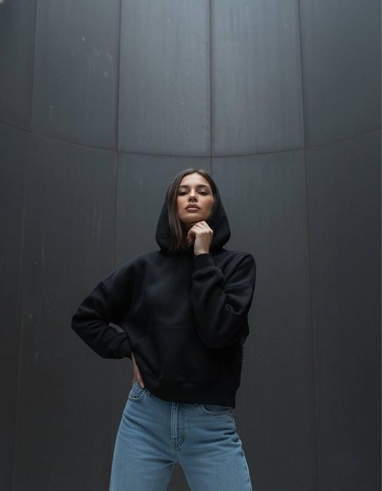 Худи с блестящей спиной