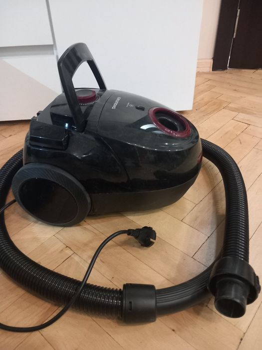 Продавам чисто нова прахосмукачка Grundig VVC 3850A