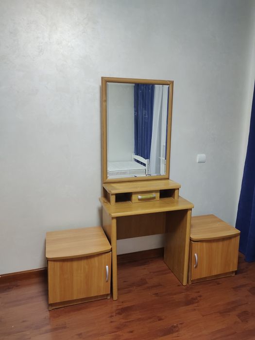 Тумба с зеркалом и 2 комода