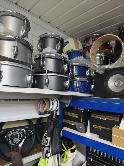 Бонгоси . Барабани .Перкусии