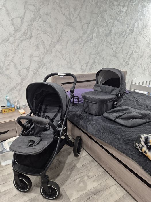 Продам детскую коляску 2 блока
