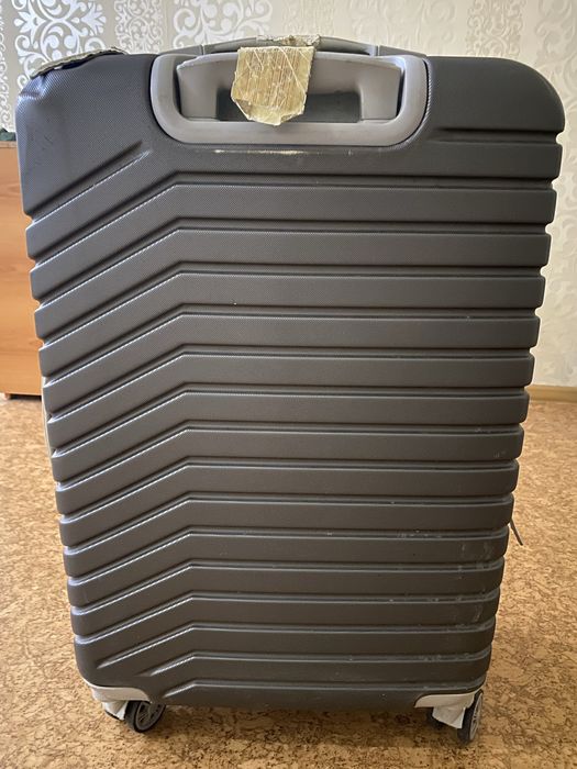 Чемодан с колесами
