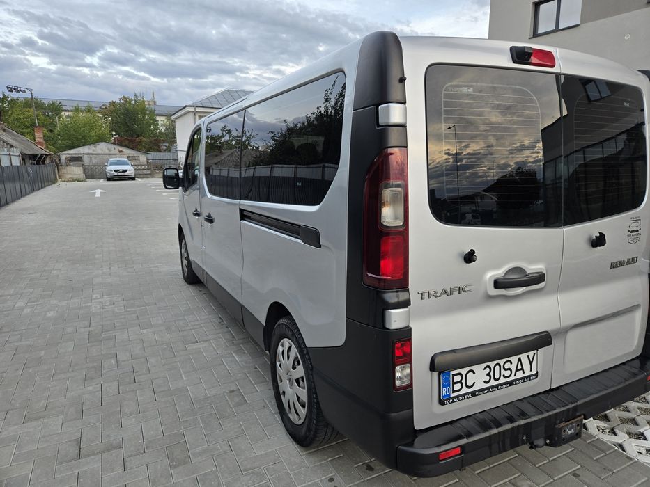 RENAULT Trafic 2015 — imagine 3