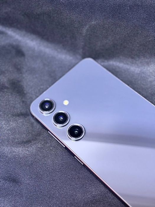 Samsung S24 Fe.