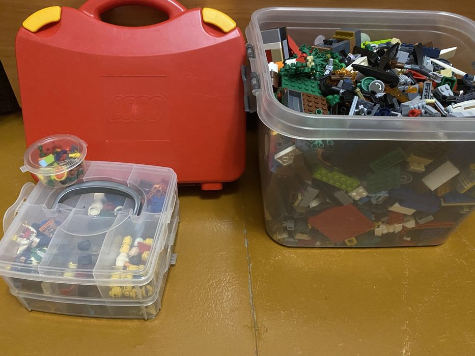 Продам лего 2 коробки