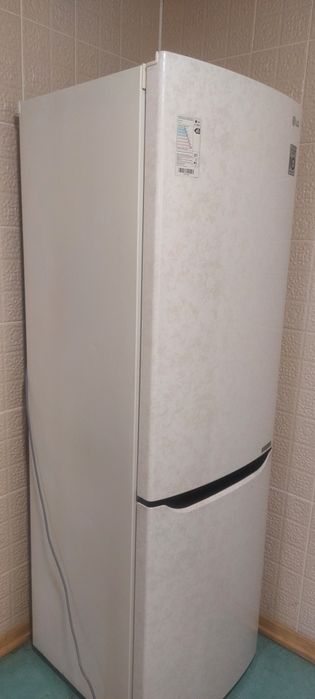 Холодильник  LG.