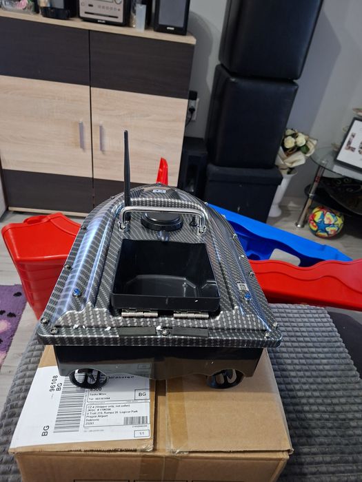 Лодка за захранка