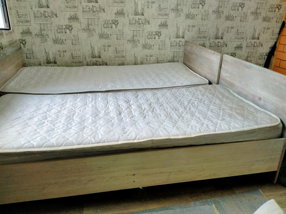 Продам спальный мебель.
