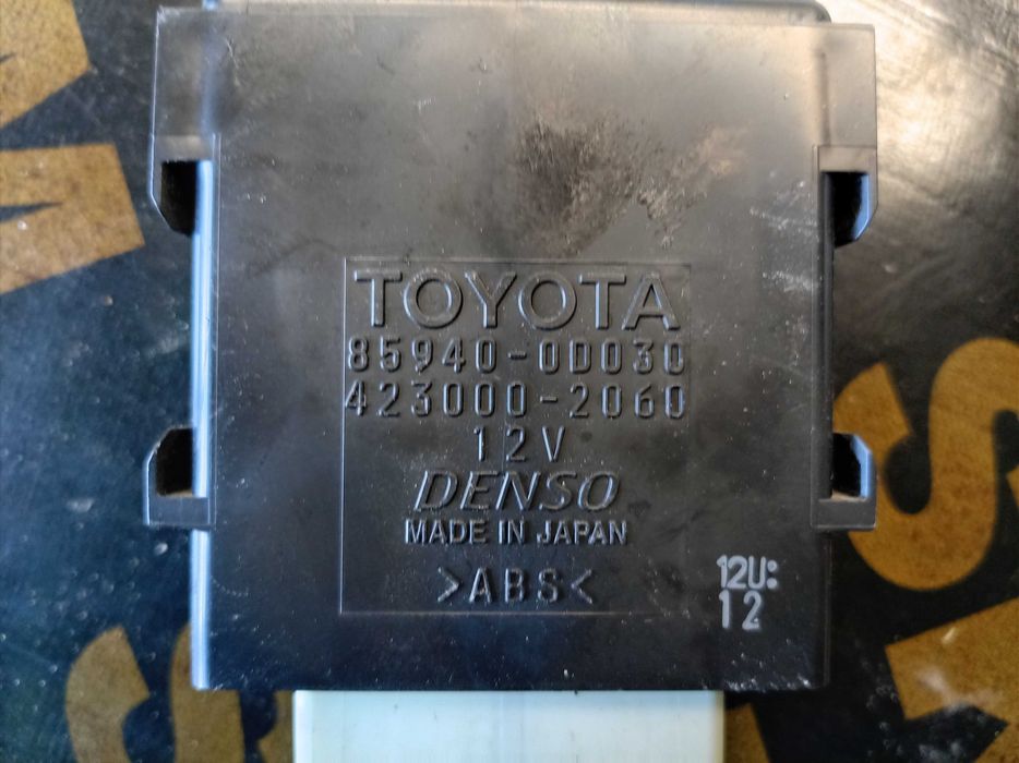 Toyota Yaris III реле за чистачки