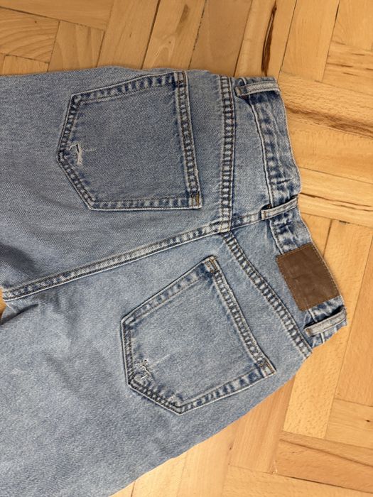 Скъсани дънки на pull and bear