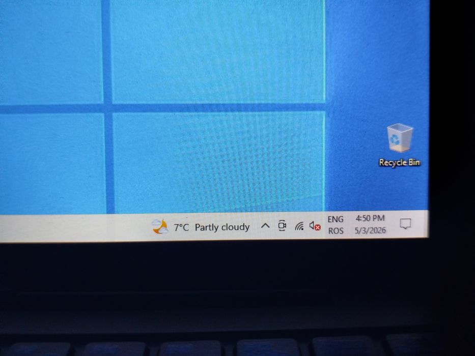 Vând tableta laptop 2 in 1  myria cu Windows 10