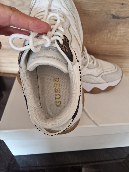 Сникърси guess 38 номер