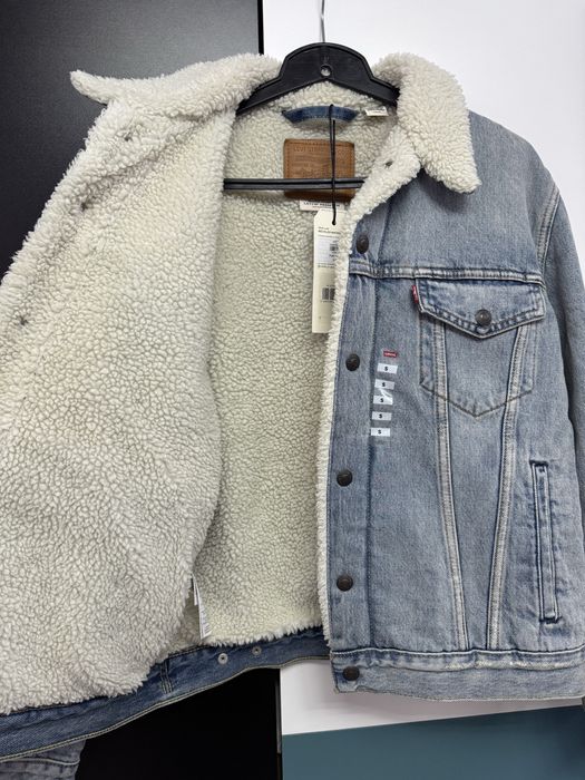 Geacă din denim Levi’s cu blană