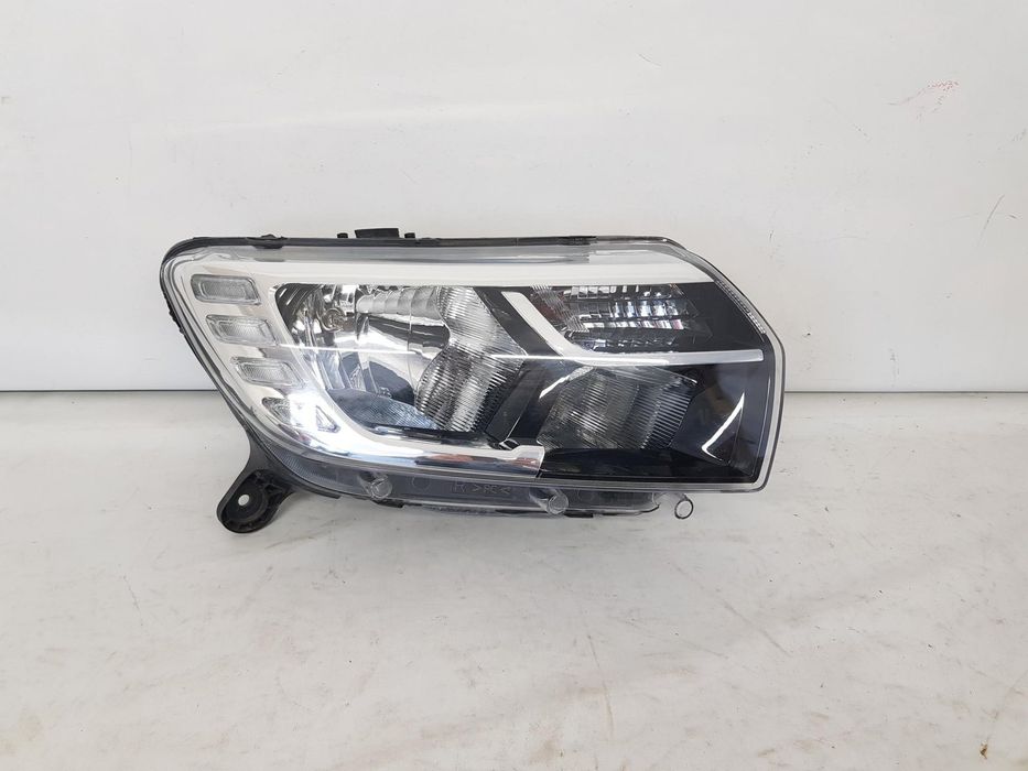 Far dreapta Dacia Logan 2 Sandero 2 facelift dupa 2017