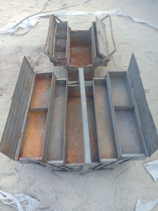 Снеговые лопаты.