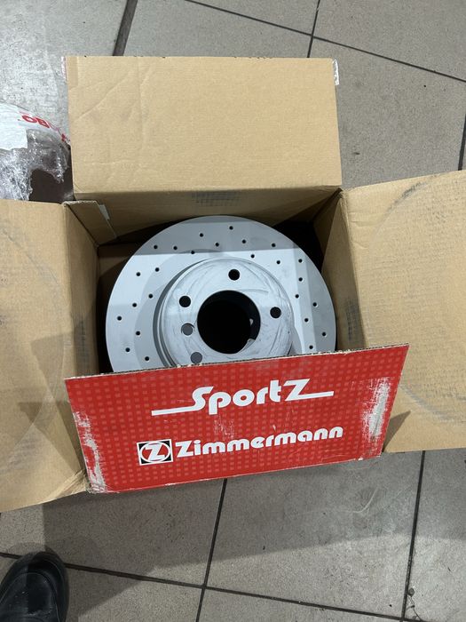 Vând discuri perforate bmw e60 525d+plăcuțe ceramice