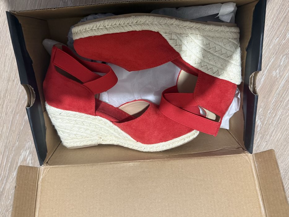 Красные летние  туфли