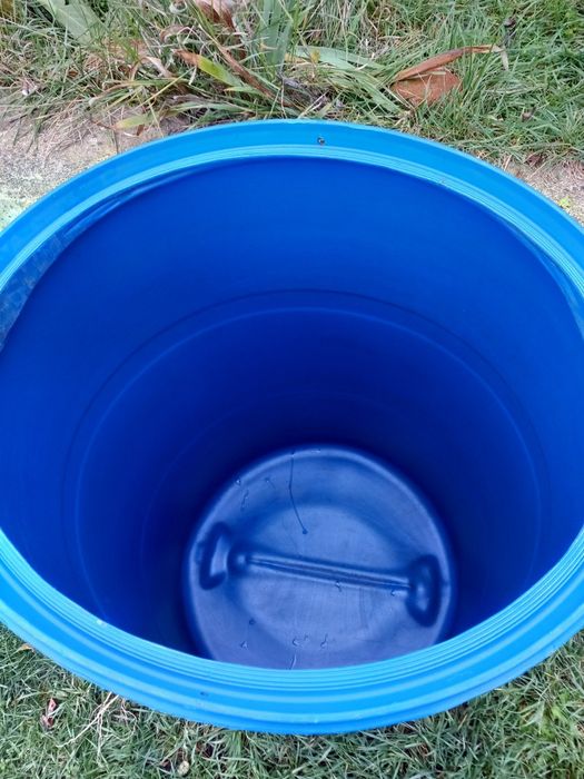 Продавам бидони 7 бр.