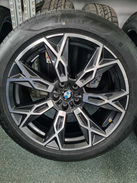 Jante BMW G70 Originale Anvelope iarna Pirelli 285 40 20