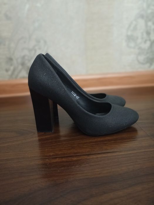 Срочно сотилади женский каблук