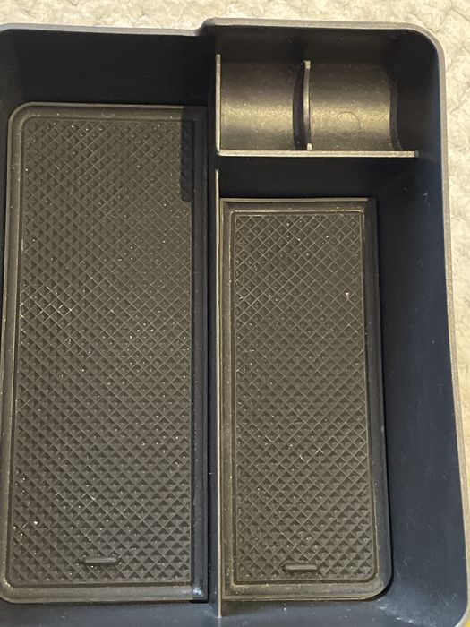 Organizator consola Tesla Model 3