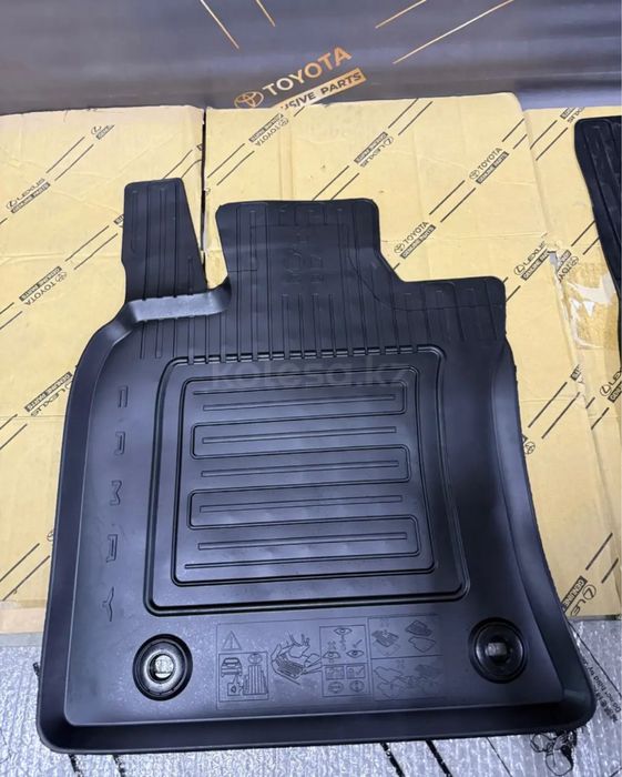 Оригинальные новые полики Камри 80