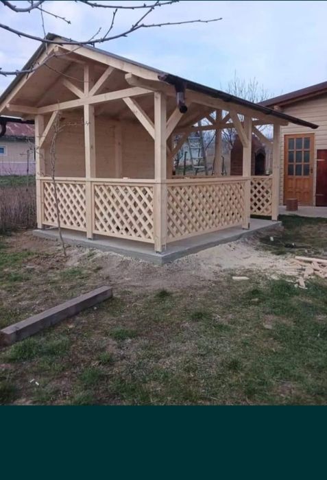 Vând foișore din lemn la cerere clientului