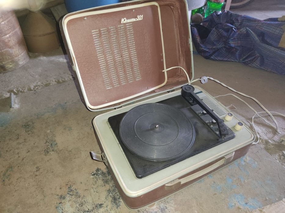 Продам проигрыватель Юность 301