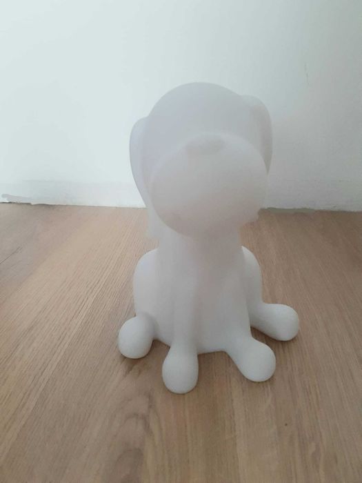 Lampă LED în formă de cățel – schimbă culorile