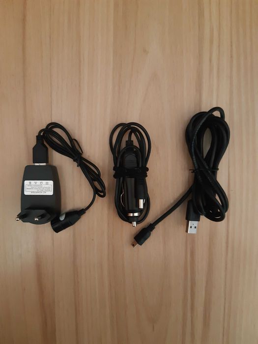 Зарядни у-ва, адаптери, слушалки и кабел