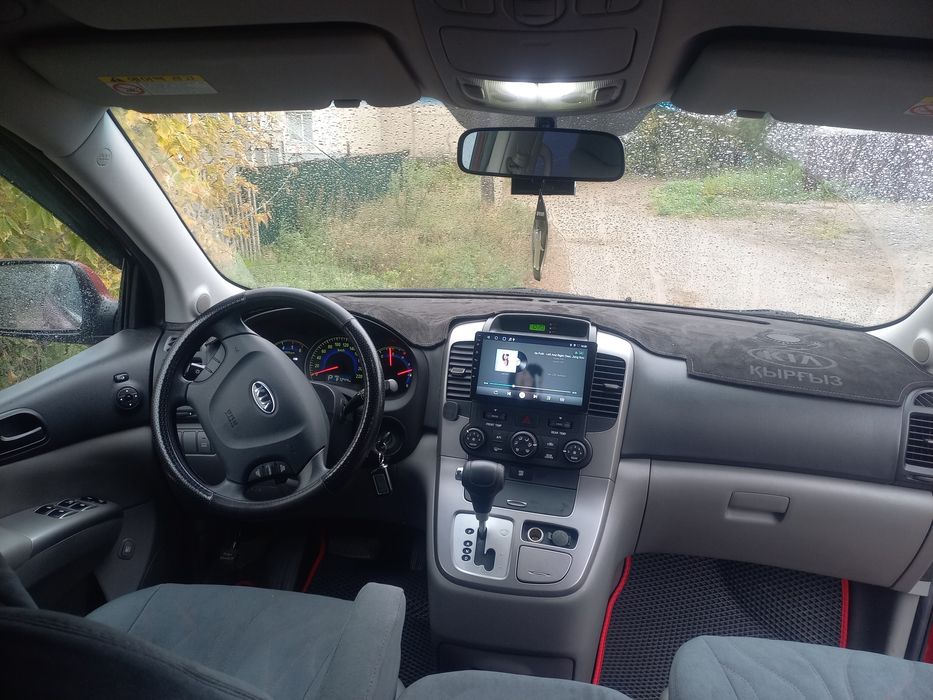 Продам KIA  Карневал 2011 года