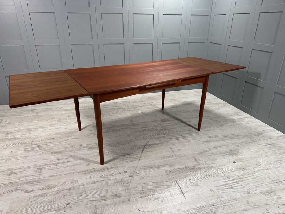 Разтегателна трапезна маса от 60-те Д1145
