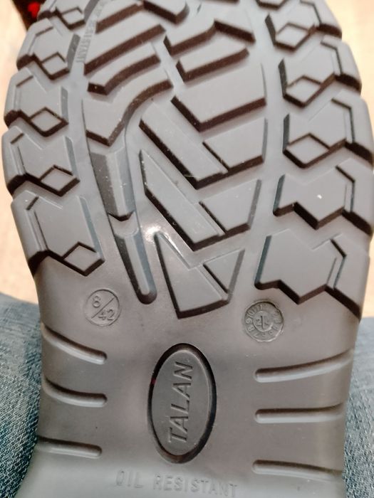 Продам рабочие ботинки