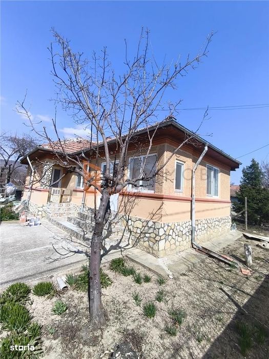 Casa tip parter zona Pietroasele-Saranga