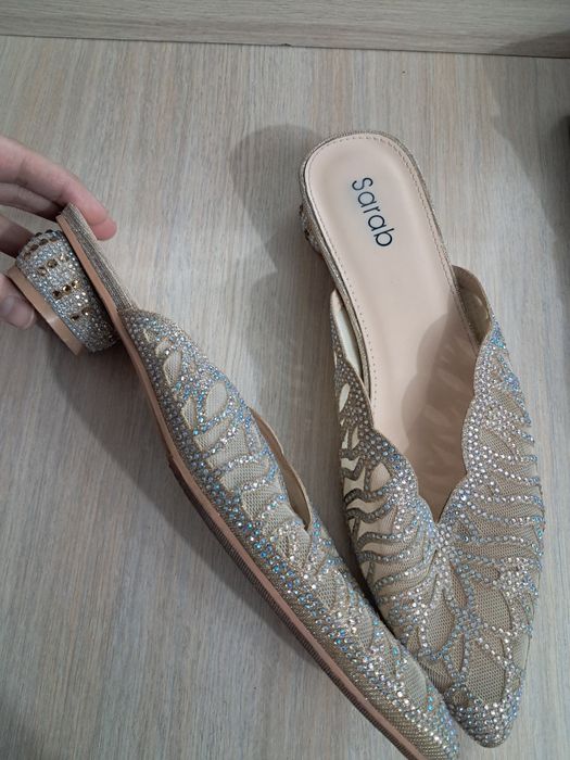 Kelinlar oyoq kiyimi