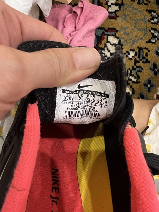 Футбольные бутсы Nike