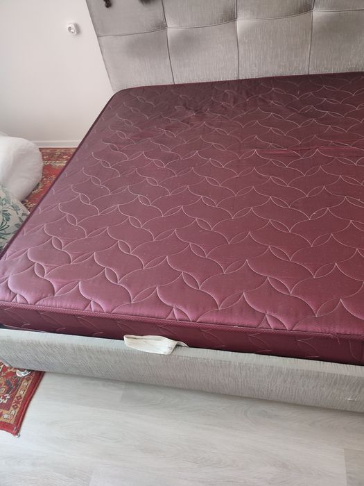 Продам матрац бордового цвета